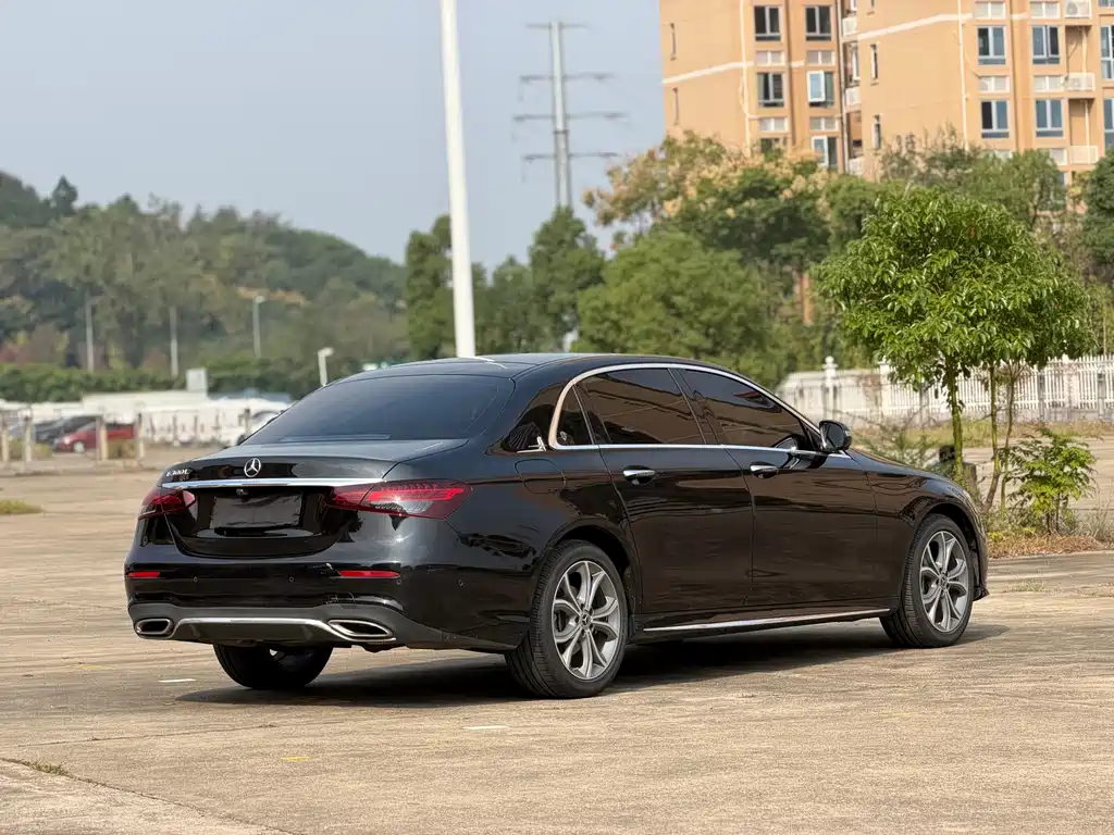 Mercedes-Benz E-Class — миниатюра 11