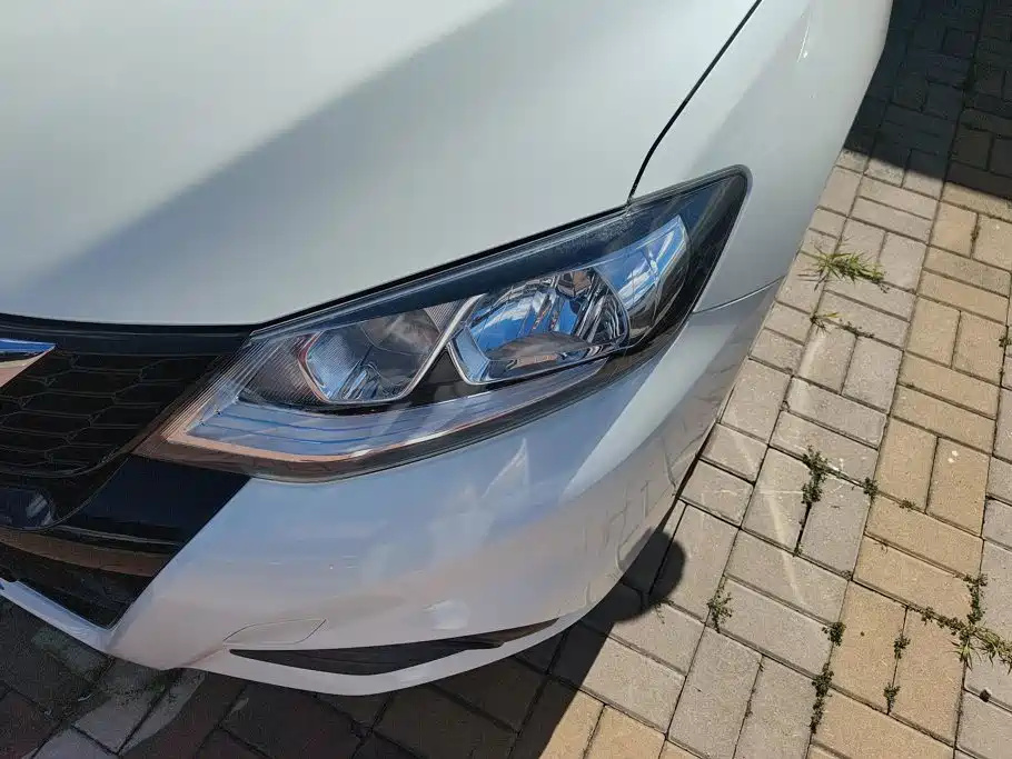Nissan Tiida — миниатюра 5