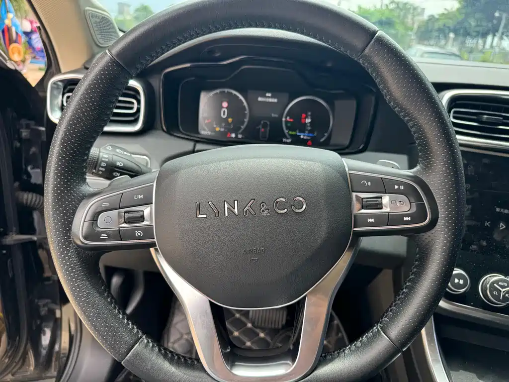Lynk & Co 01 EM-P — миниатюра 23
