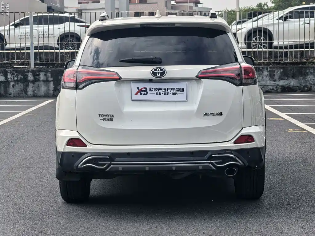 Toyota RAV4 — миниатюра 7