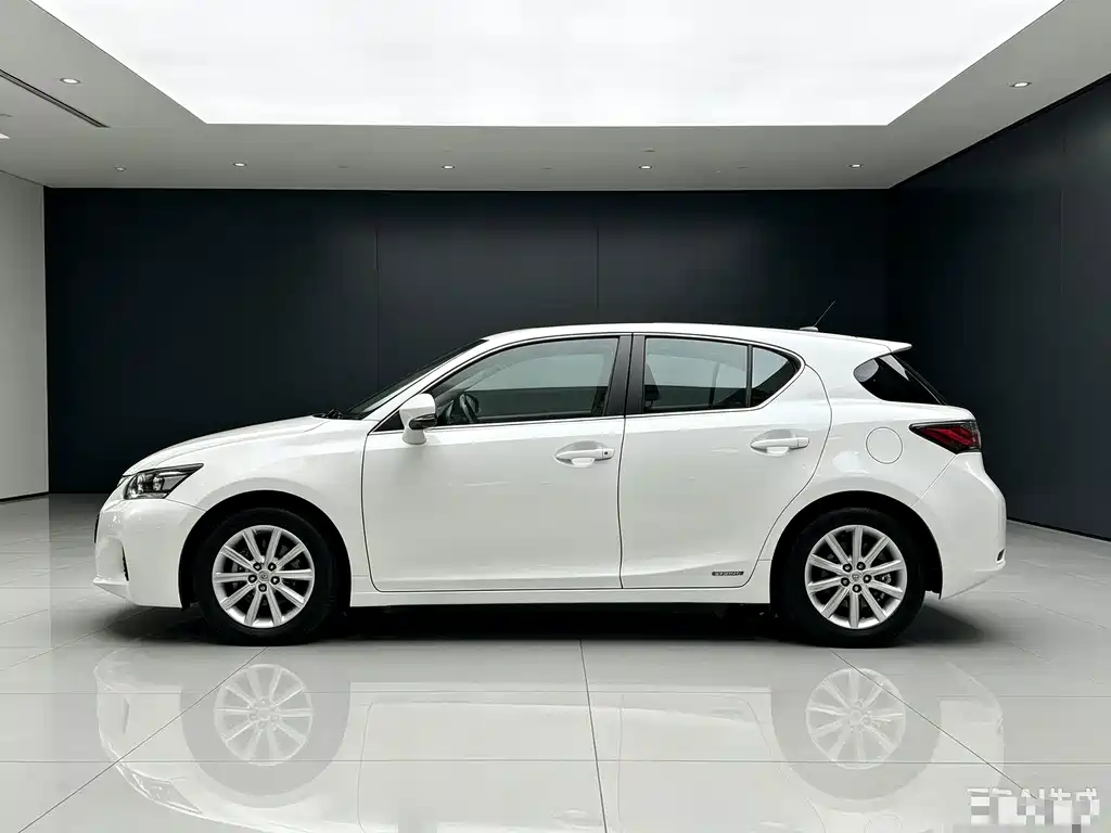 Lexus CT — миниатюра 3