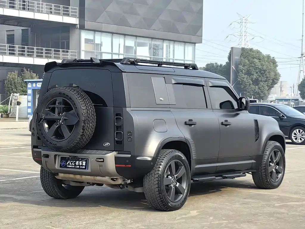 LAND ROVER DEFENDER