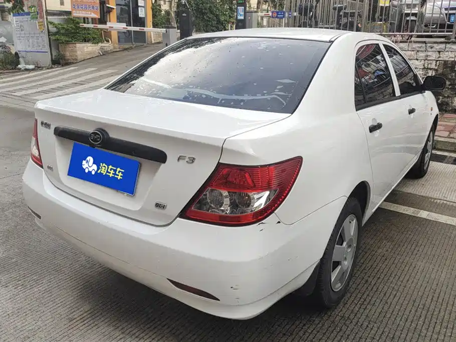 BYD  F3