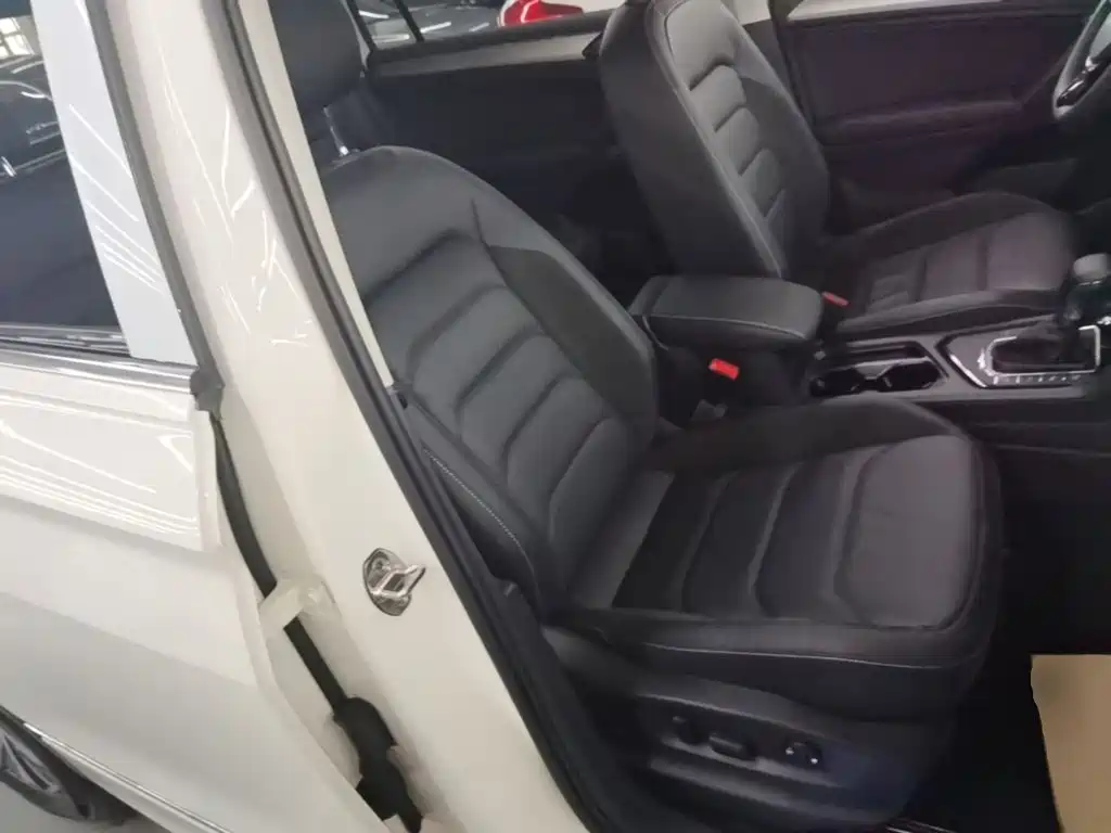 Volkswagen Tiguan L PHEV — миниатюра 25