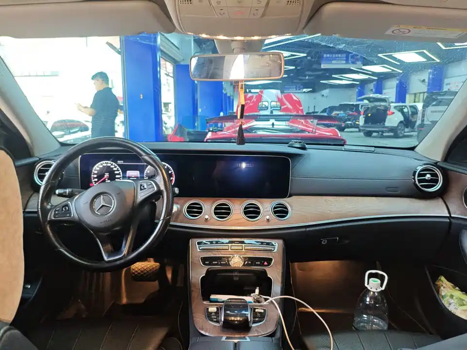 Mercedes-Benz E-Class — миниатюра 7