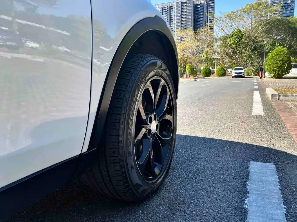 Land Rover Discovery Sport — миниатюра 22
