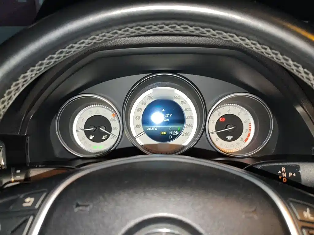 Mercedes-Benz E-Class — миниатюра 4