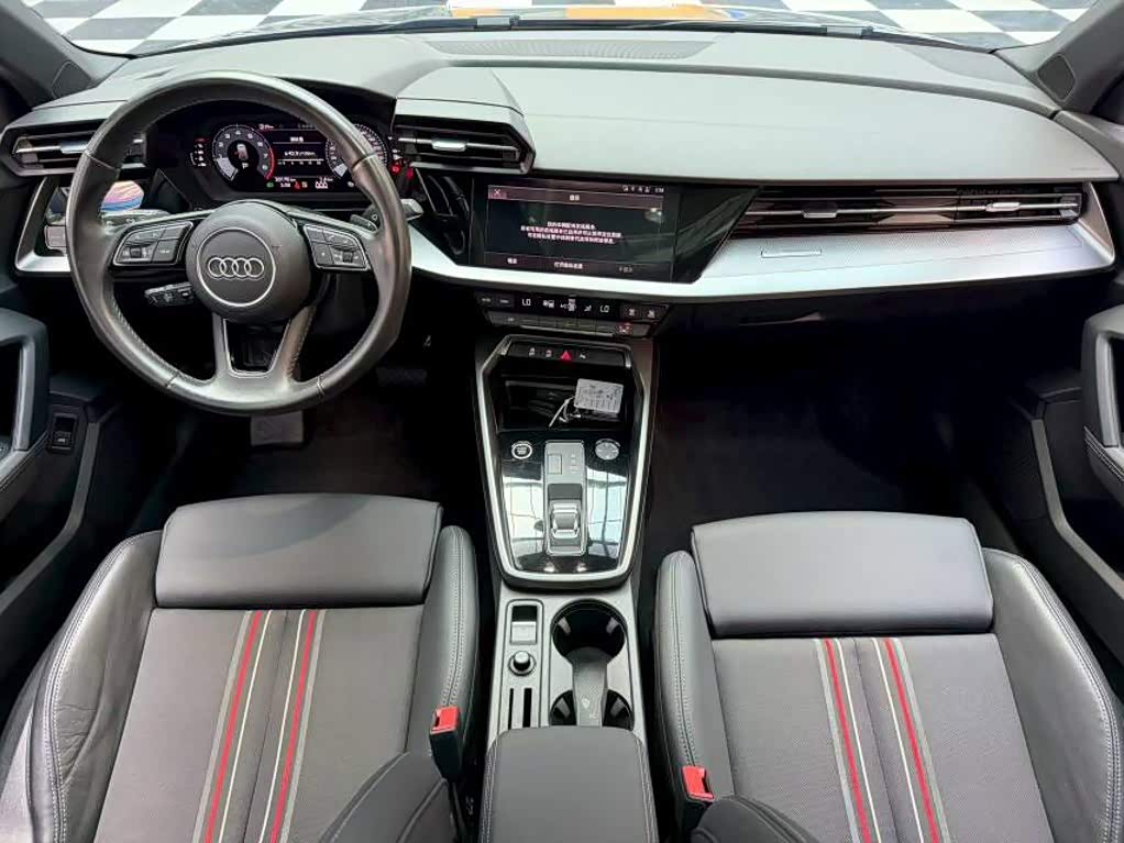Audi A3 1.4 л 2022 г. Серебристо-серый, пробег 30000 км
