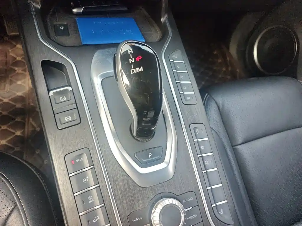 Wey Wey VV6 — миниатюра 10