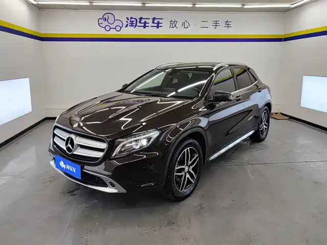 MERCEDES-BENZ GLA
