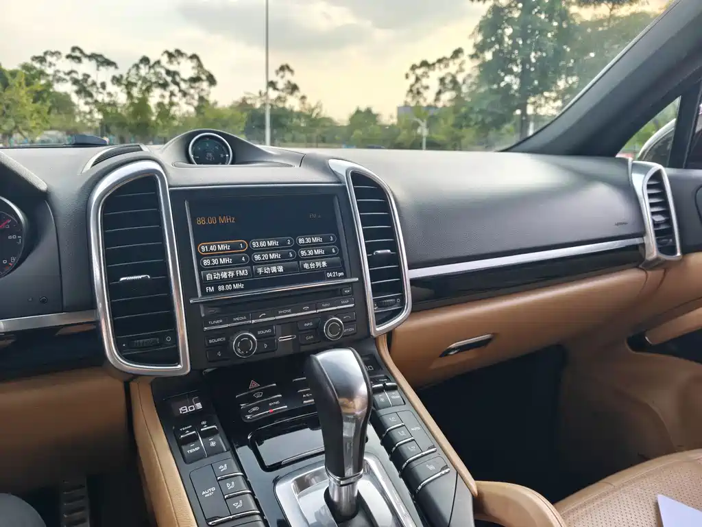 Porsche Cayenne — миниатюра 11