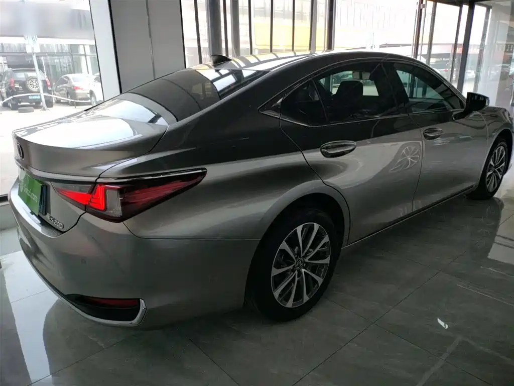 Lexus ES 2021 200