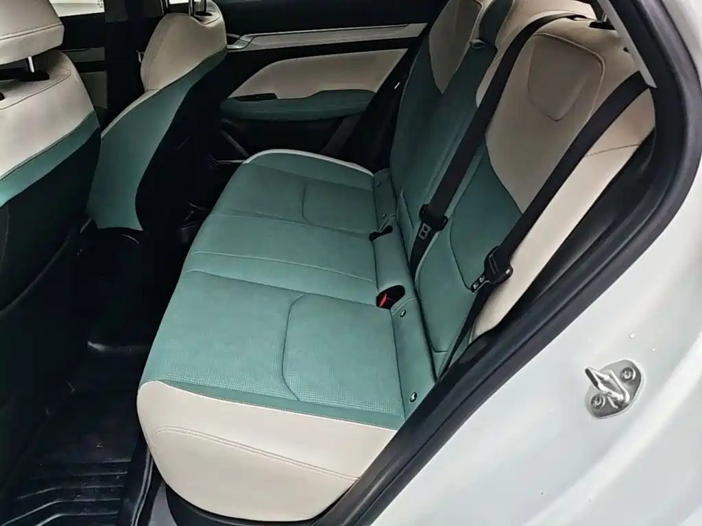 Geely L HiP — миниатюра 17