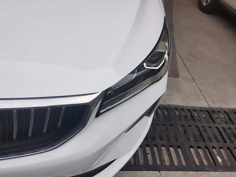 Geely Emgrand 1.5 л 2023 г. Белый, пробег 42000 км