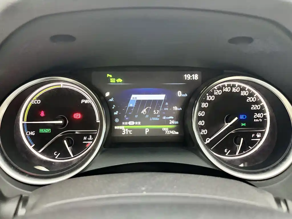 Toyota Camry — миниатюра 5