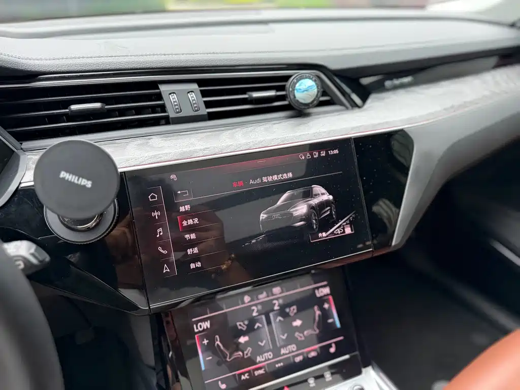 Audi e-tron (Import) — миниатюра 8