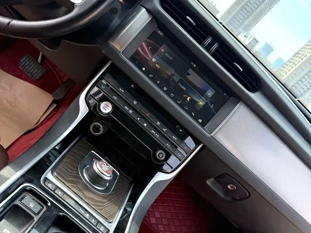 Jaguar XFL — миниатюра 8
