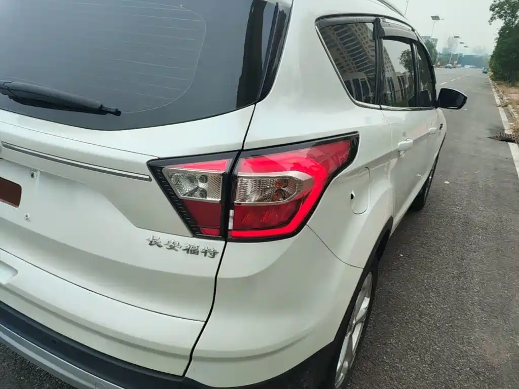 Ford Kuga — миниатюра 8
