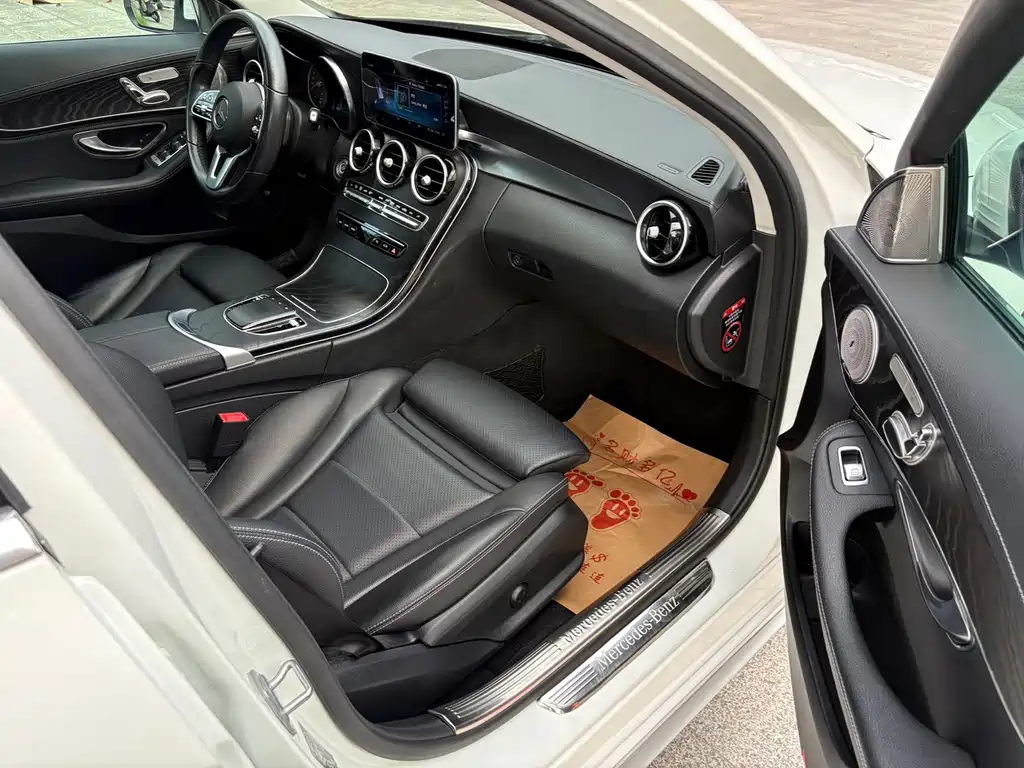 Mercedes-Benz C-Class — миниатюра 11
