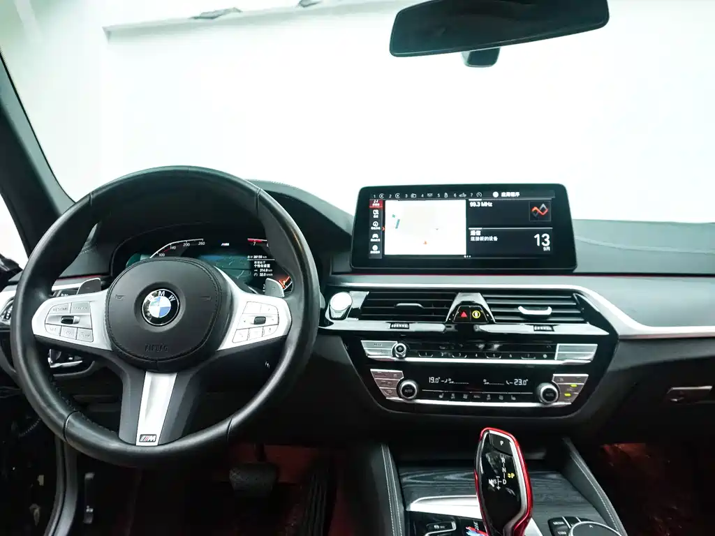 BMW 5 Series — миниатюра 21