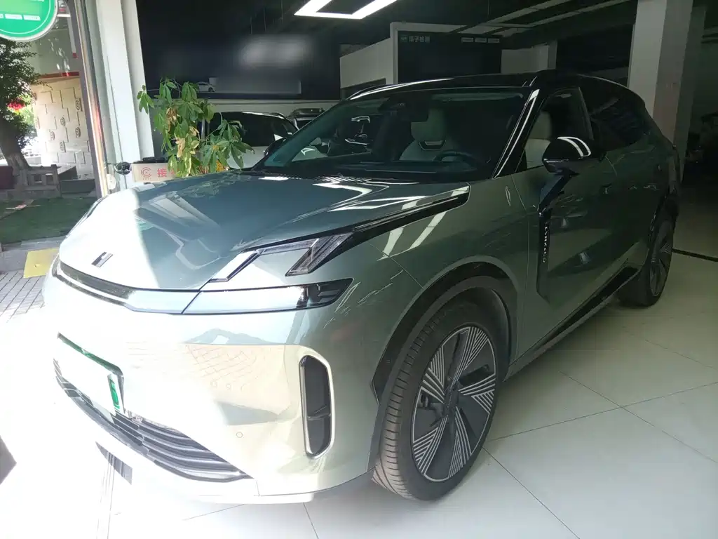 Lynk & Co 08 EM-P 2023