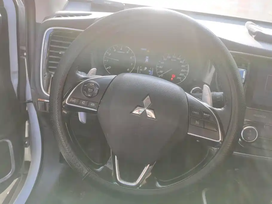 Mitsubishi Outlander — миниатюра 15