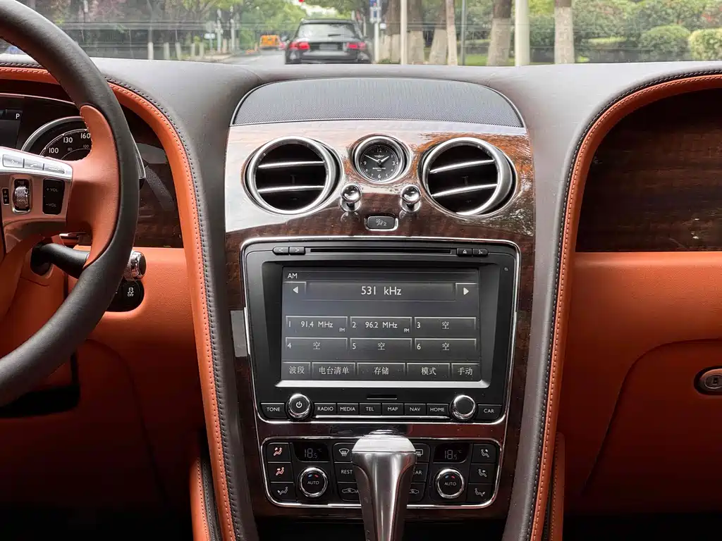 Bentley Flying Spur — миниатюра 17