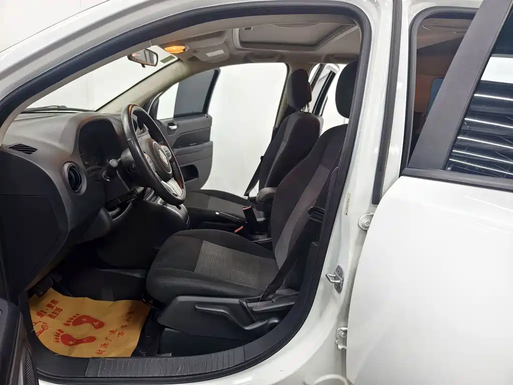 Jeep Compass (Import) — миниатюра 11