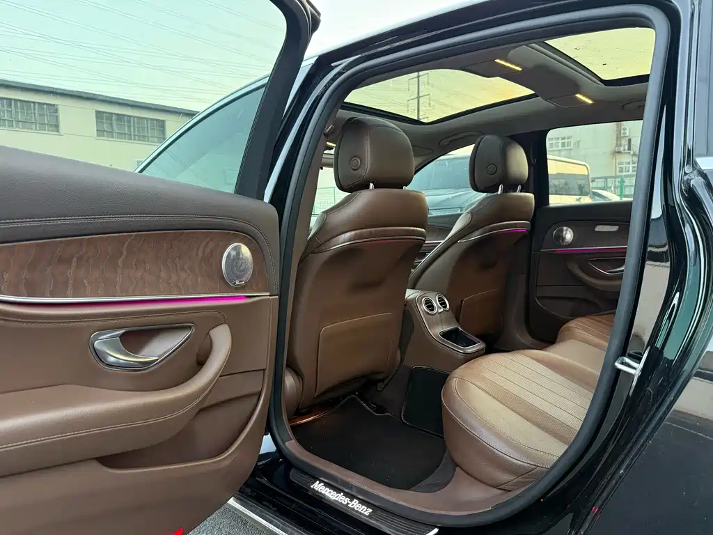 Mercedes-Benz E-Class — миниатюра 13