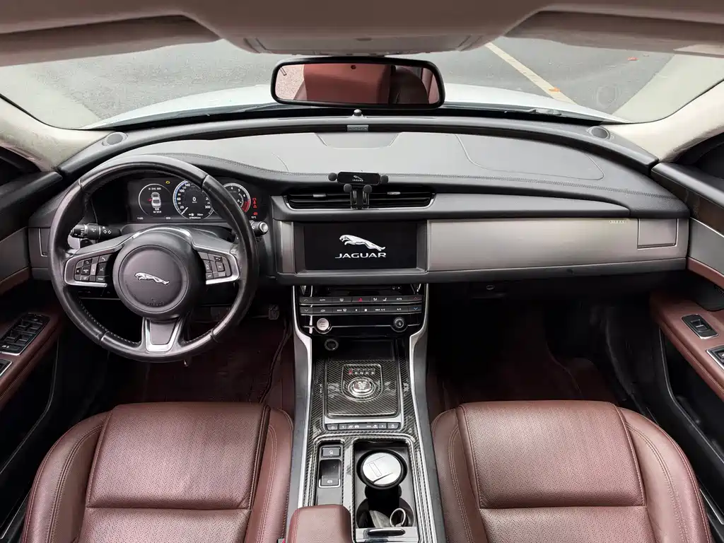Jaguar XFL — миниатюра 5