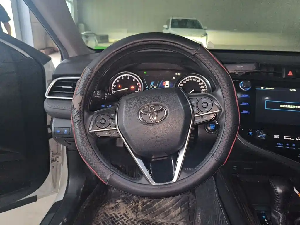 Toyota Camry — миниатюра 11