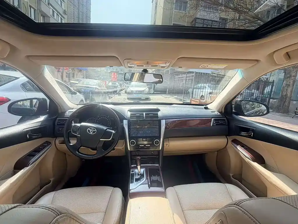 Toyota Camry — миниатюра 8