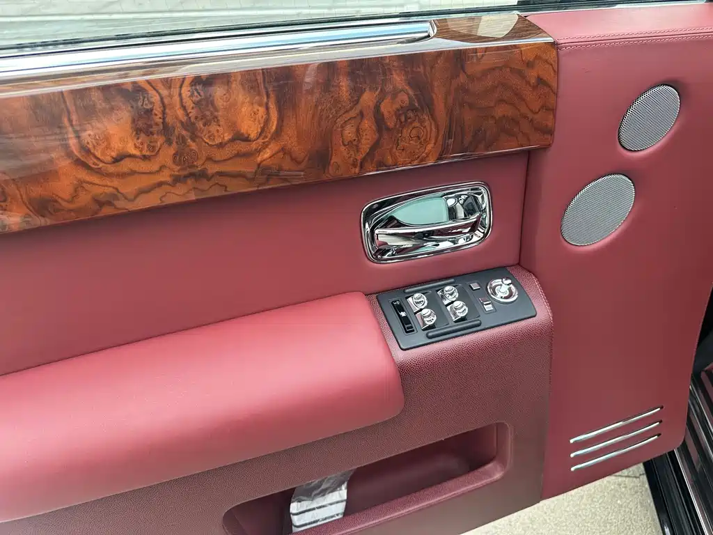 Rolls-Royce Phantom — миниатюра 15