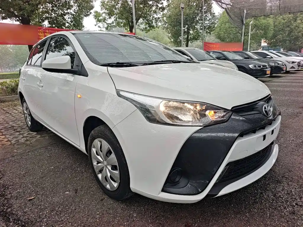 Toyota Yaris L — миниатюра 4