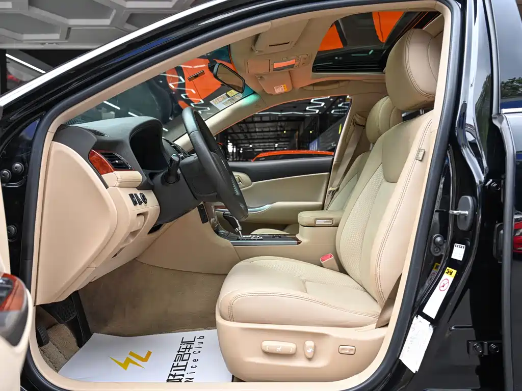 Toyota Crown — миниатюра 11