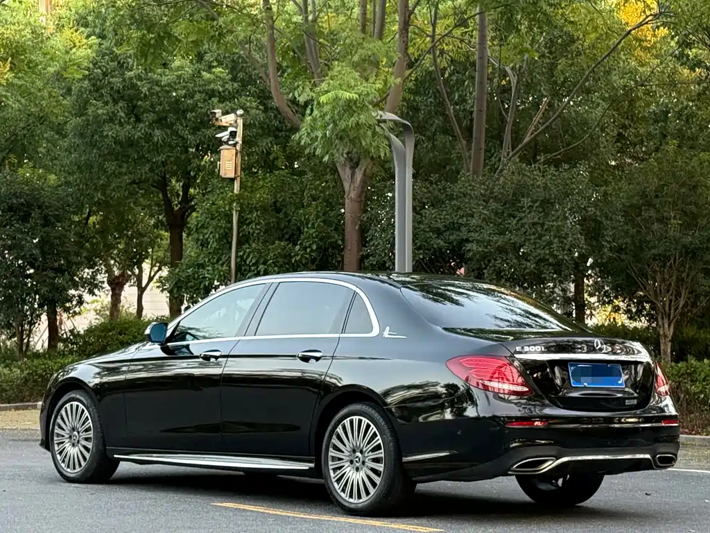 Mercedes-Benz E-Class — миниатюра 7