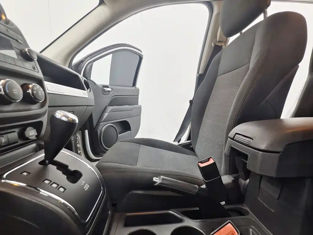 Jeep Compass (Import) — миниатюра 12