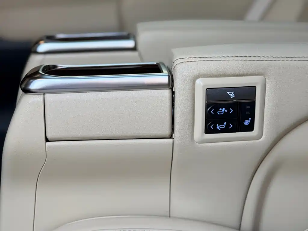 Toyota Alphard — миниатюра 15