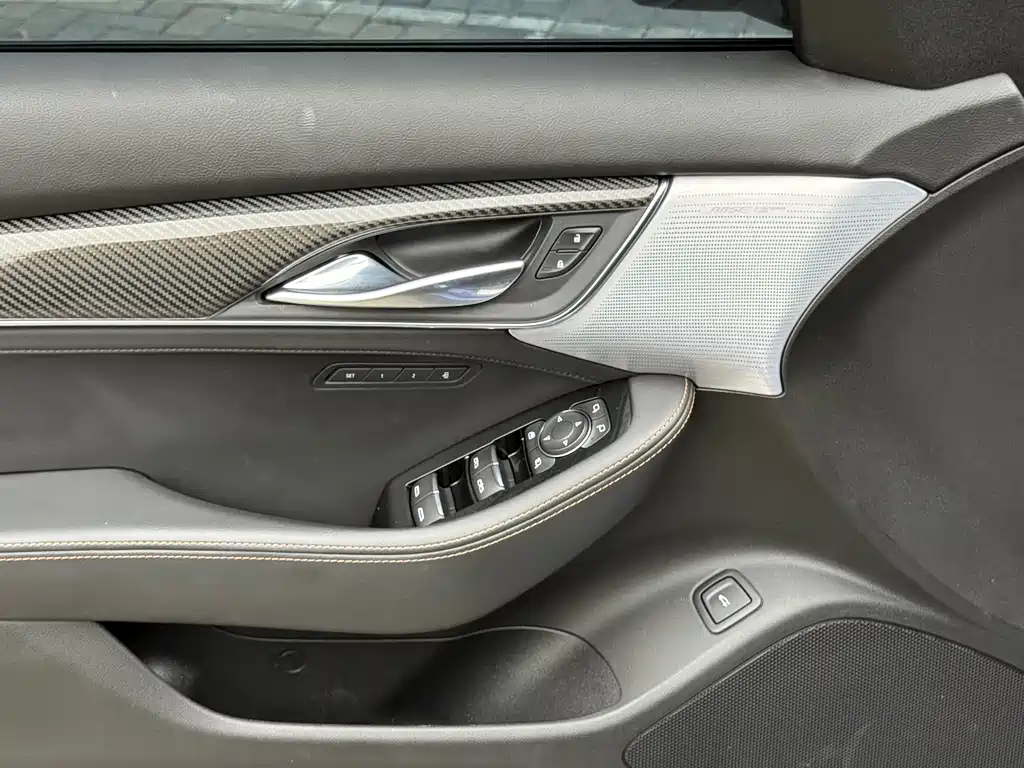Cadillac CT5 — миниатюра 10