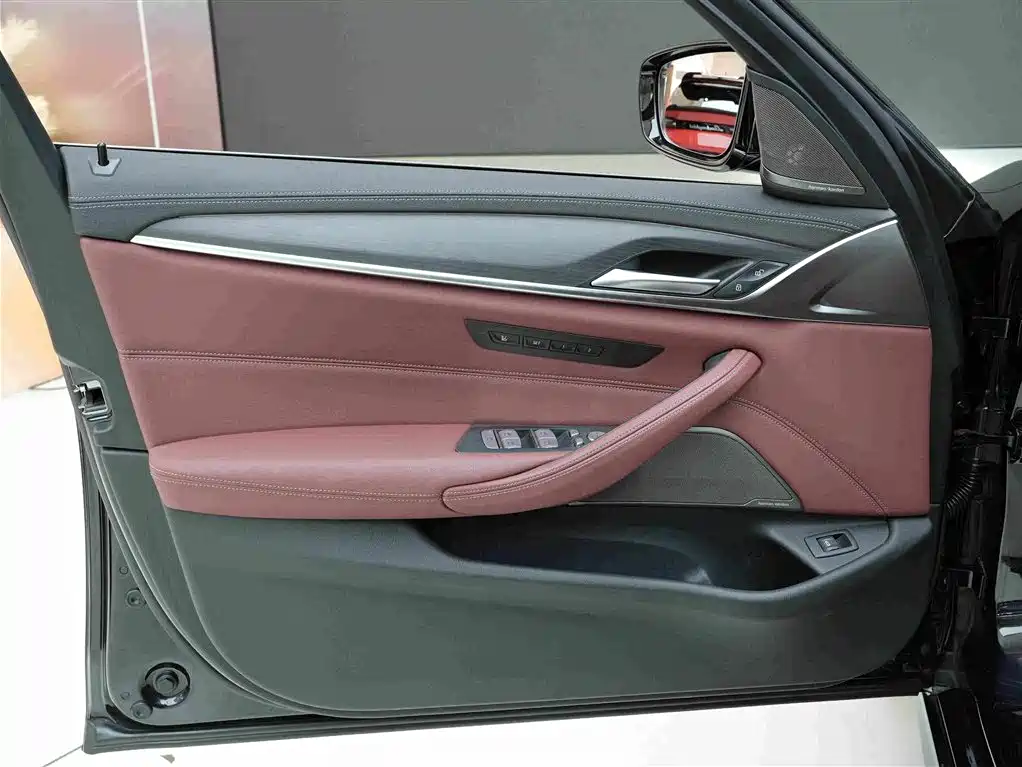 BMW 5 Series — миниатюра 14