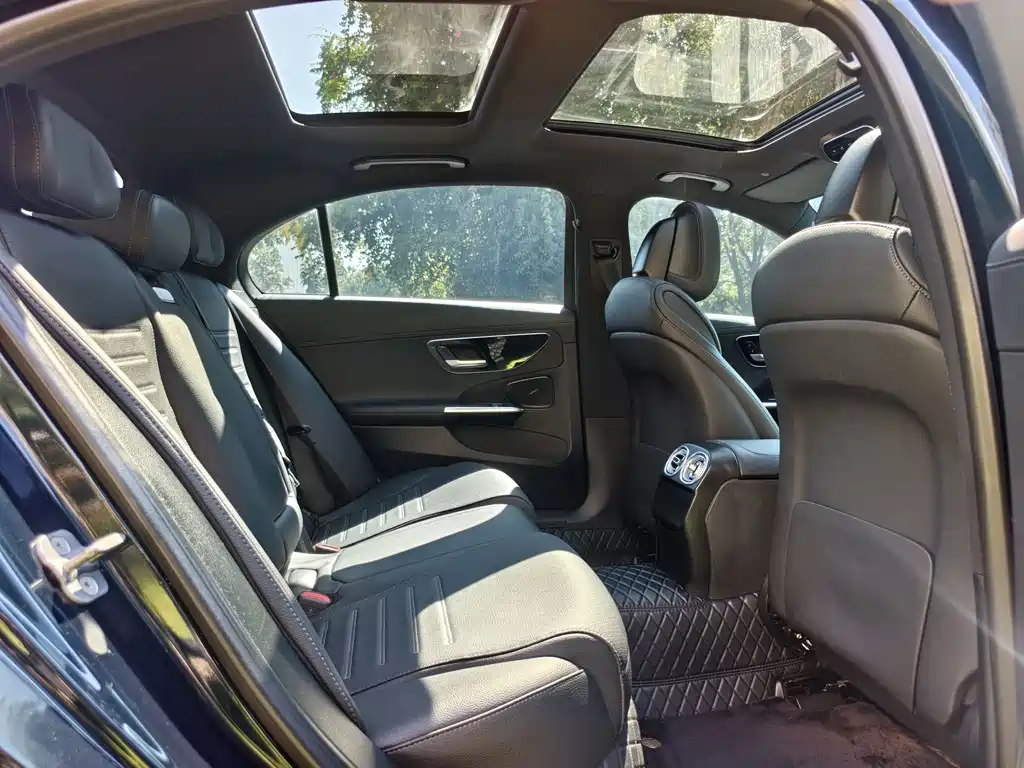 Mercedes-Benz C-Class — миниатюра 12