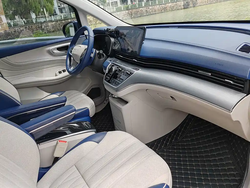 Roewe iMAX8 — миниатюра 11