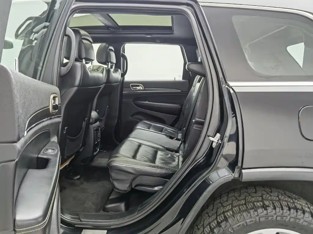 Jeep Grand Cherokee (Import) — миниатюра 15
