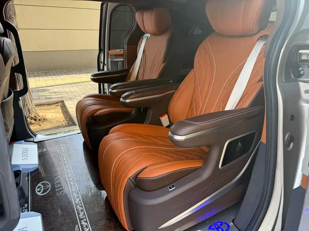 Toyota Sienna — миниатюра 11