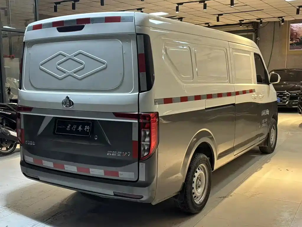 CHANGAN CROSS STAR V7