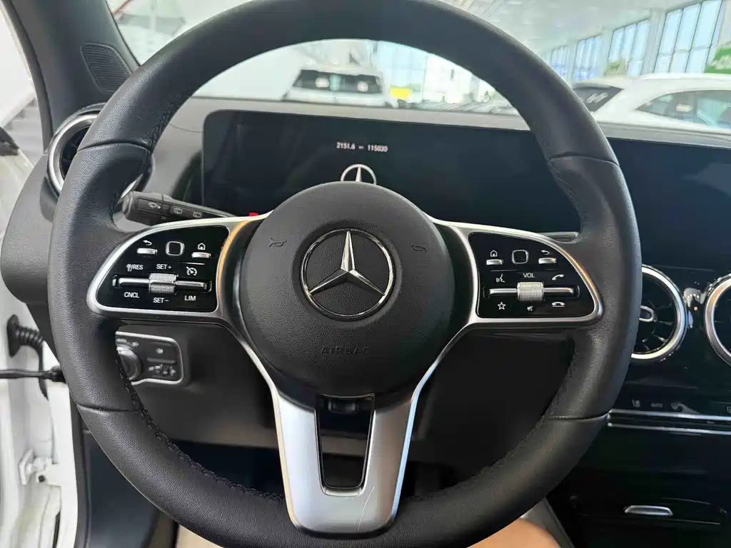Mercedes-Benz GLB — миниатюра 11