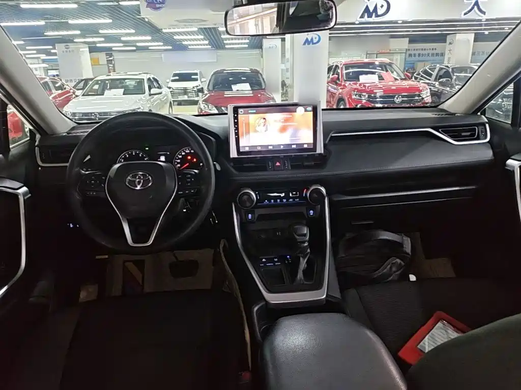 Toyota RAV4 — миниатюра 10