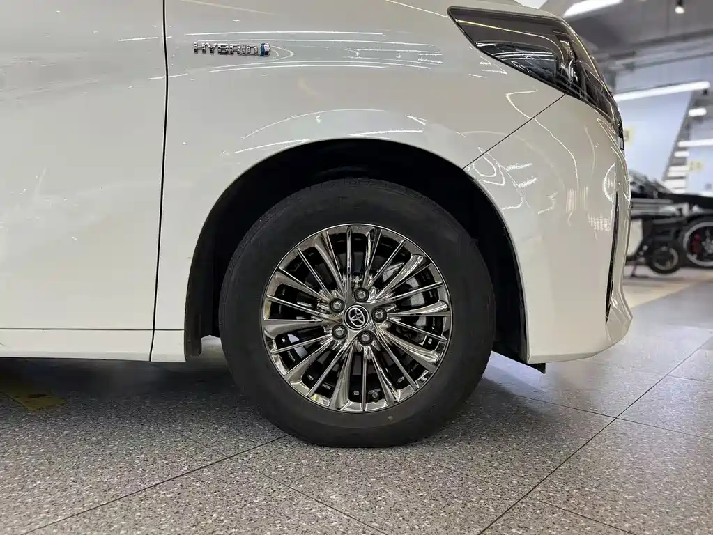 Toyota Alphard — миниатюра 4