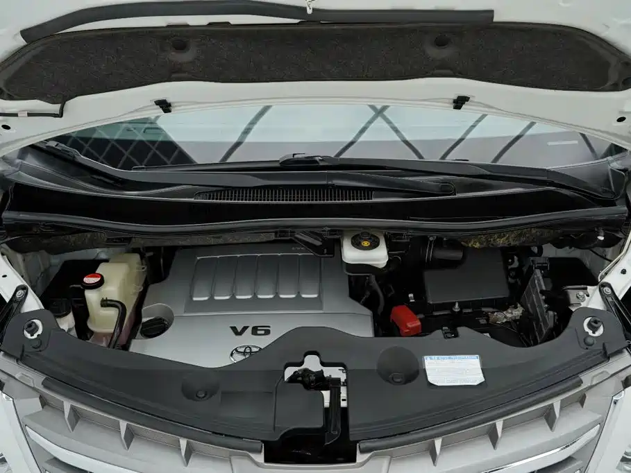 Toyota Alphard — миниатюра 40
