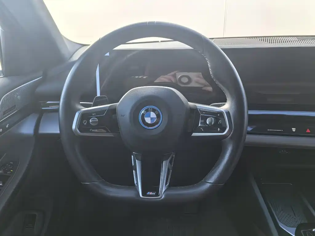 BMW I5